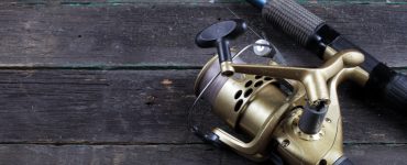 Picture of fishing reel on wooden board